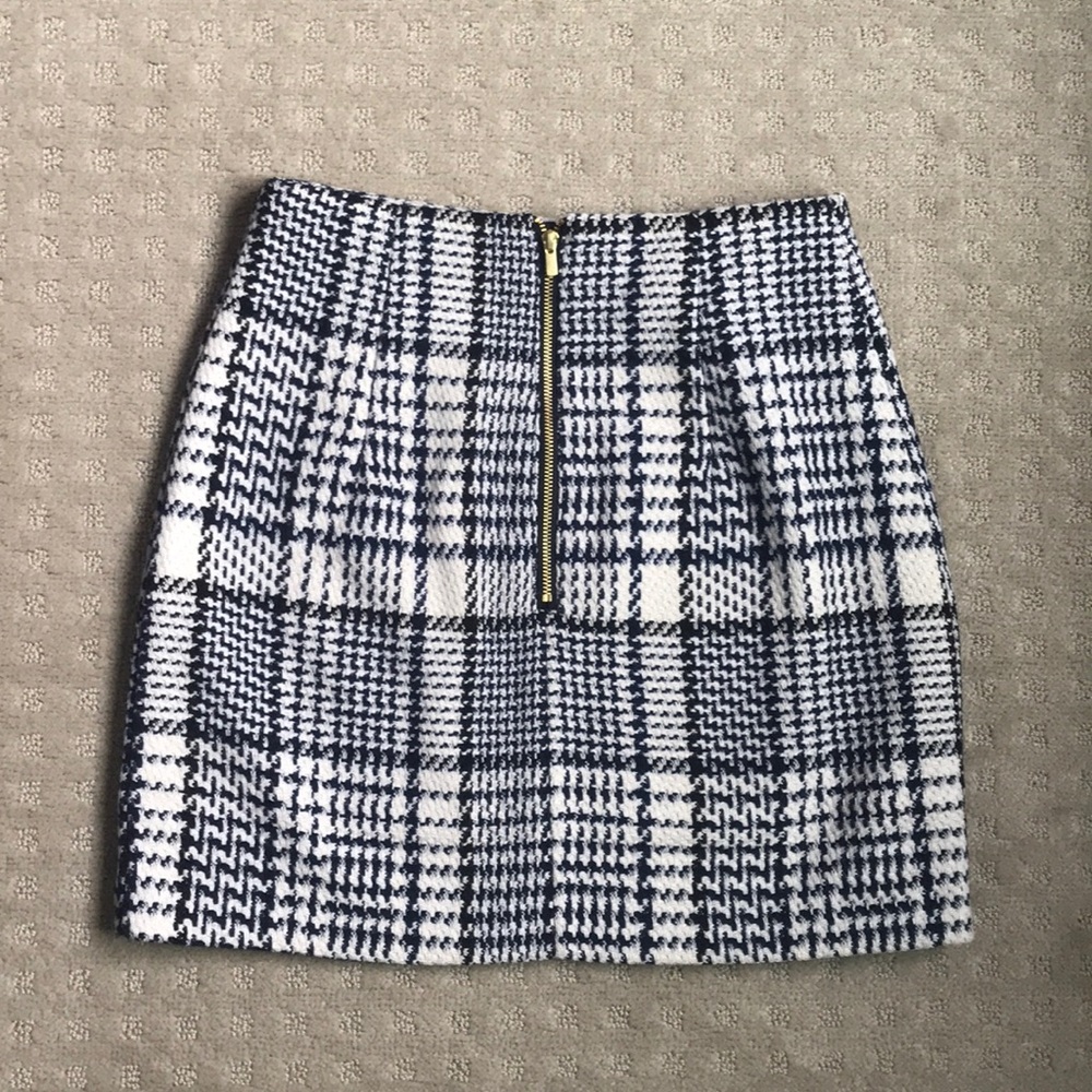 Polyester mini skirt - Picture 2 of 2